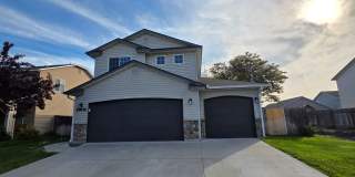 Large 4 Bedroom Home in Caldwell Gallery 1