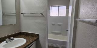 Close to Stapleton - Anschutz - DIA - Renovated 1 Bedroom With Balcony Gallery 35
