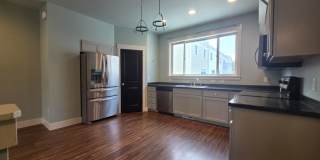 Beautiful 2 bed 1.5 bath townhome Gallery 8