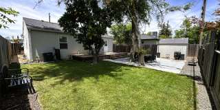 Beautiful 2-Bedroom Home with Large Backyard Beautiful 2-Bedroom Home with Large Backyard Gallery 5