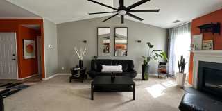 Room in 3 Bedroom Home at Sunburst Ln Gallery 14