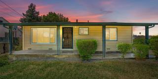 Charming 2 bedroom 1 bath! Gallery 1