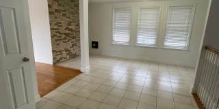 Bright, Spacious Single Family in Central Lowell, 4/5 Bedrooms, Off-street parking Gallery 1