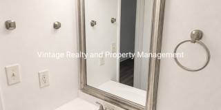 Updated 2-bedroom, 1 bathroom Tri-plex unit located in North Stockton. Gallery 8