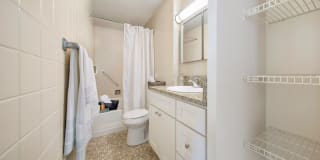 Midtown 300 Gallery 18