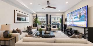 Philly Magazine-Featured Luxury 3 Bed Condo with Huge Roof Deck & Skyline Views Gallery 5