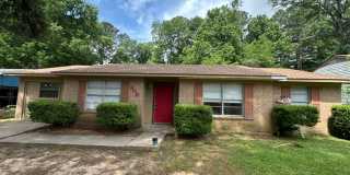 4/1.5 PTISD Fenced yard and pet friendly Gallery 1