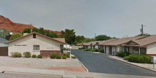 2 Bedroom Townhouse with a Garage! Gallery 1