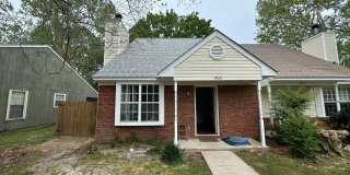 Two Bedroom Townhouse with Fully Fenced Yard and Vinyl Plank throughout! Gallery 1