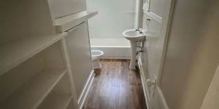 Adorable One Bedroom Duplex! Gallery 8