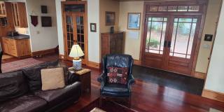Fully Furnished Lakefront Home Gallery 5