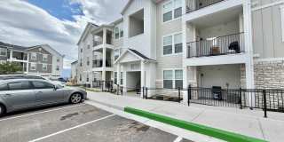 3 Bed Townhome | Mountain Views, Pool, Pickleball & More Gallery 1