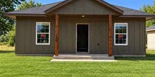 Affordable 2BR/2BA Cottage Near Shopping Centers & Restaurants Affordable 2BR/2BA Cottage Near Shopping Centers & Restaurants Gallery 1