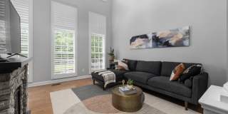 Stylish 3-bedroom townhome in Vermillion in Hustersville Gallery 13