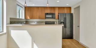 Cheery & Bright Columbia City Townhome Gallery 11