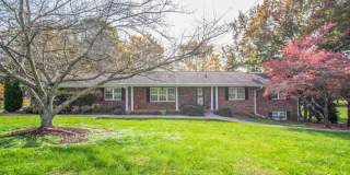 Halls 37938 - 4 bedroom, bath home with 4 garage spaces - Call Susan Niedergeses 865-300-4722 Gallery 1