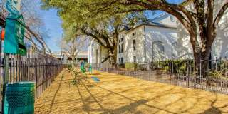 Verlaine on the Parkway Gallery 12