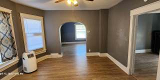 Spacious 3BR, 2BTH with parking off street Gallery 4
