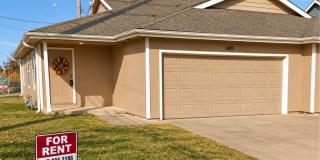 Great 3 Bed 2 Bath 2 Car Garage Flat Duplex- Pets ok! Gallery 1