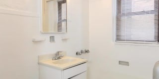 The Manor Gallery 16