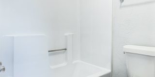 Beautifully Renovated 2bed/2bath Flat Gallery 14