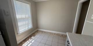 1621 Glenview Avenue - 1623 Gallery 15