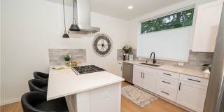 Air-Conditioned Seattle Townhome with Rooftop Deck & Mt. Rainier Views Gallery 15