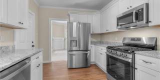 1611 McDaniel Street Gallery 27