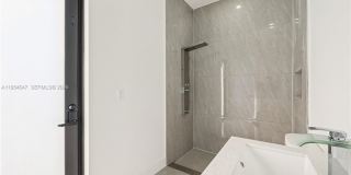 4402 E 19th Street Gallery 20