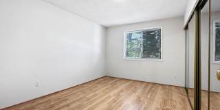 Charming 2-Bedroom Condo in Prime Location - Woodside Village Gallery 9