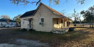 2 bed/1 bath House Under Renovations Gallery 1