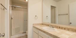 8400 De Longpre Avenue Gallery 32