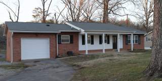 3 Bedroom / 2 Bath Home for Rent – South Knoxville - Ideal for students! Close to campus! Gallery 1