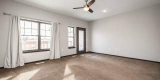 Spacious Townhome In The Kingston Neighborhood Gallery 21