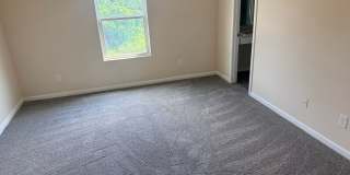 Lovely 3 bedroom/2.5 bath townhome Gallery 11