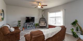 Exquisite 2-Story Home: Luxury Living in Tranquil Cul-de-Sac Setting!! Gallery 16