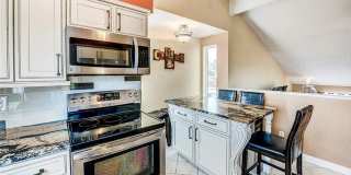 Huge room in a large shared home, private bathroom, great neighborhood, friendly roommates! Gallery 80