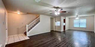 Bright and Inviting 2-Story home, conveniently located near to Randolph AFB and SAMMC! Gallery 7
