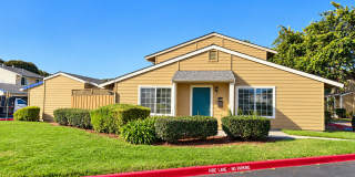 Charming 2-Bedroom Townhome for Rent w/Yard & 2-car Garage! - Union City Gallery 1