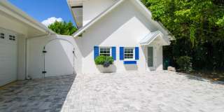 ** BRAND NEW BEAUTIFUL COTTAGE WITH PRIVATE HEATED POOL & SPA IN NORTH NAPLES ** SLEEPS 4 ** SEASONAL ** RENT WEEKLY ** Gallery 1