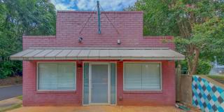 Preleasing for Fall 2027 - Live in a Legend! Historic 4-Bed “Tight Pockets” House – Walk to Downtown & UGA! Gallery 1