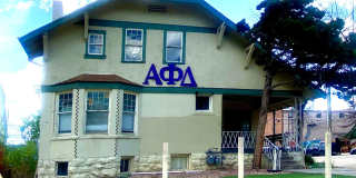 13 beds 12th and College Lg House + Cottage 13 beds 12th and College Lg House + Cottage Gallery 1