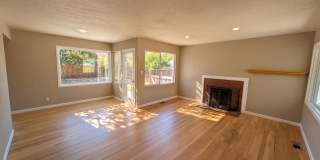 San Lorenzo Home w/ Hardwood, Central Heating & Modern Updates San Lorenzo Home w/ Hardwood, Central Heating & Modern Updates Gallery 4