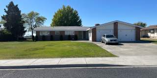 Lake Front Home For Rent! 1/2 Off First Full Months Rent Move in Special!!! Gallery 1