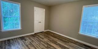 SW Updated Home - Wood Laminate Flooring, Front Porch & Deck! SW Updated Home - Wood Laminate Flooring, Front Porch & Deck! Gallery 17