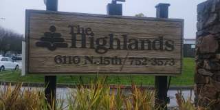 MOVE IN SPECIAL $500 OFF MOVE IN COSTS 2 Bedroom, North Tacoma, $1395 + $100 w/s/g = $1495.00, upper floor apartment Gallery 1