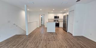 Beautiful 2 bed/ 2 bath Townhome w/ Balcony, Garage & Community Pool Gallery 11