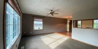 $300 Off 1st Months RENT!!! Spacious 3-Bedroom Home with Large Fenced Yard + RV Parking in The Dalles Gallery 7