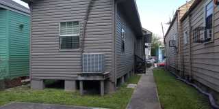 SINGLE FAMILY HOME! Mid-City 2 BR/1 BA rental with backyard. Gallery 9