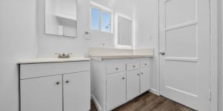 1600 W. 5th St. Gallery 28